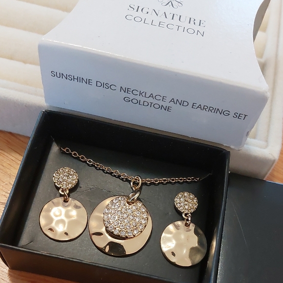 Jewelry - Avon 2017 Sunshine Disc Necklace & Earring Set 18"+